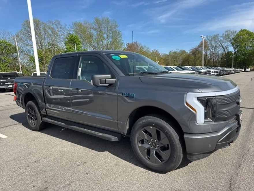 2025 Ford F-150 Lightning photo 1