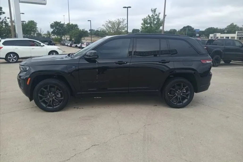 2024 Jeep Cherokee Anniversary Edition 4xe photo 1