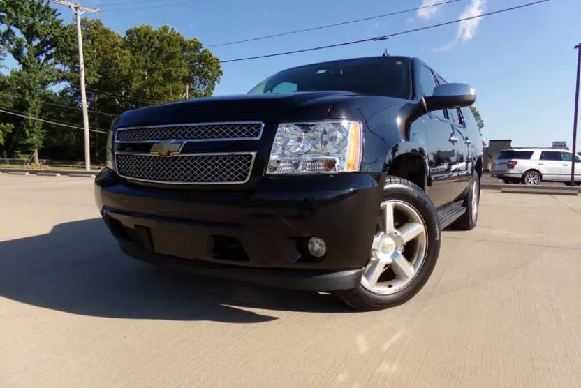2008 Chevrolet Suburban LTZ photo 1
