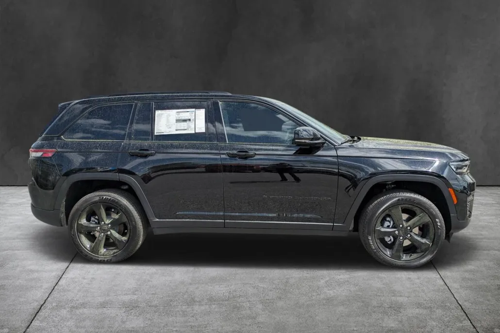 2025 Jeep Grand Cherokee Laredo Sport Altitude X photo 1