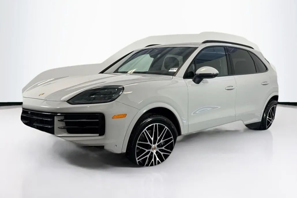 2025 Porsche Cayenne photo 1