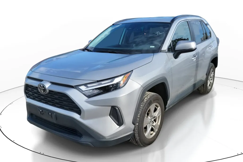 2024 Toyota RAV4 XLE photo 1