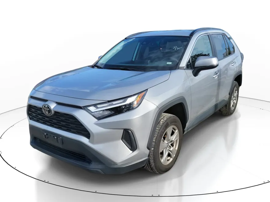 2024 Toyota RAV4 XLE photo 1