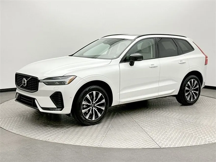 2023 Volvo XC60 B5 Plus photo 1