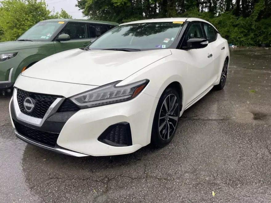 2023 Nissan Maxima SV photo 1