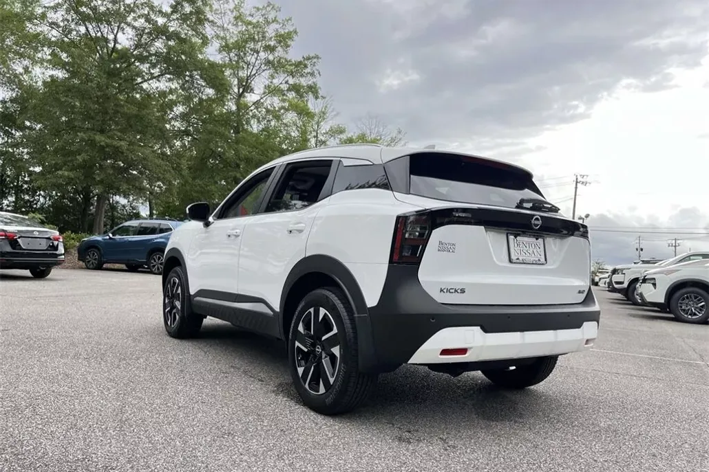 2025 Nissan Kicks SV photo 1
