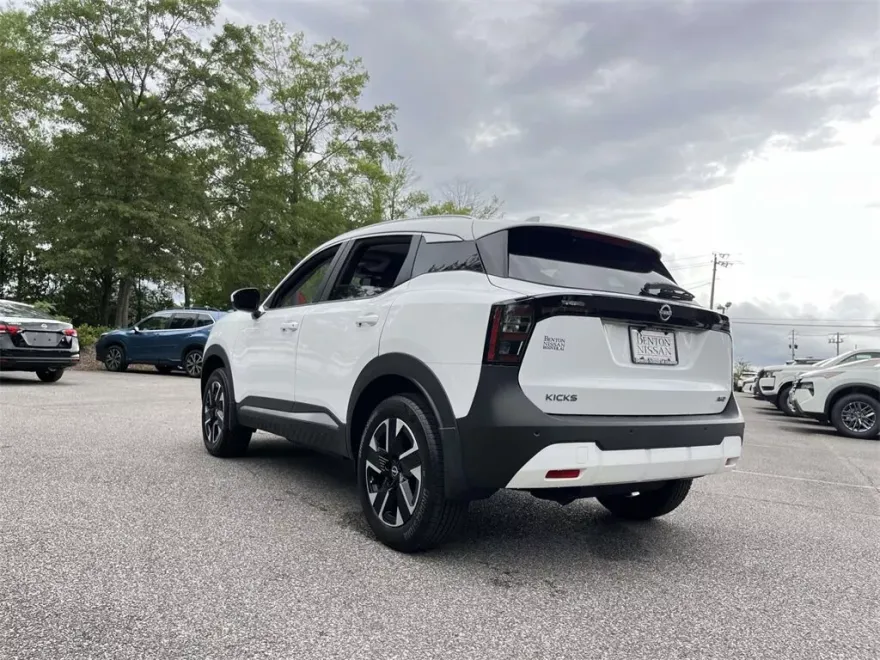 2025 Nissan Kicks SV photo 1