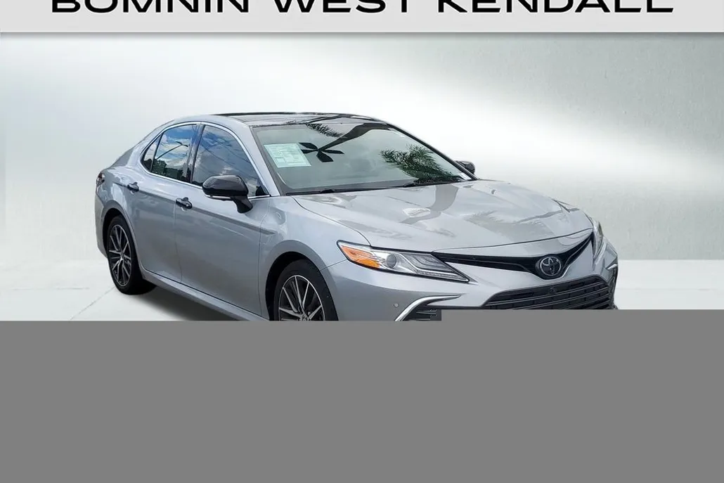 2022 Toyota Camry XLE photo 1