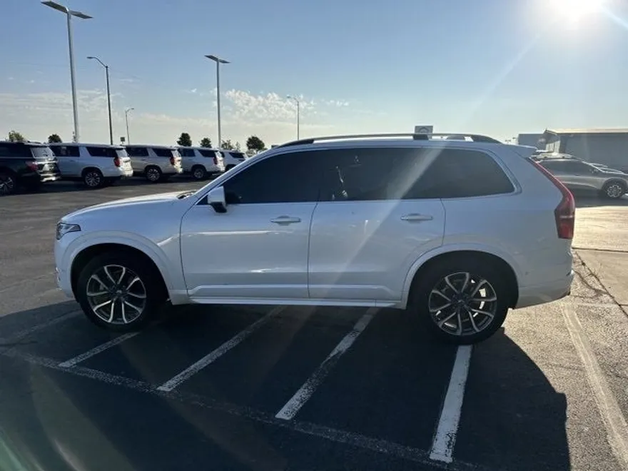 2018 Volvo XC90 T5 Momentum photo 1