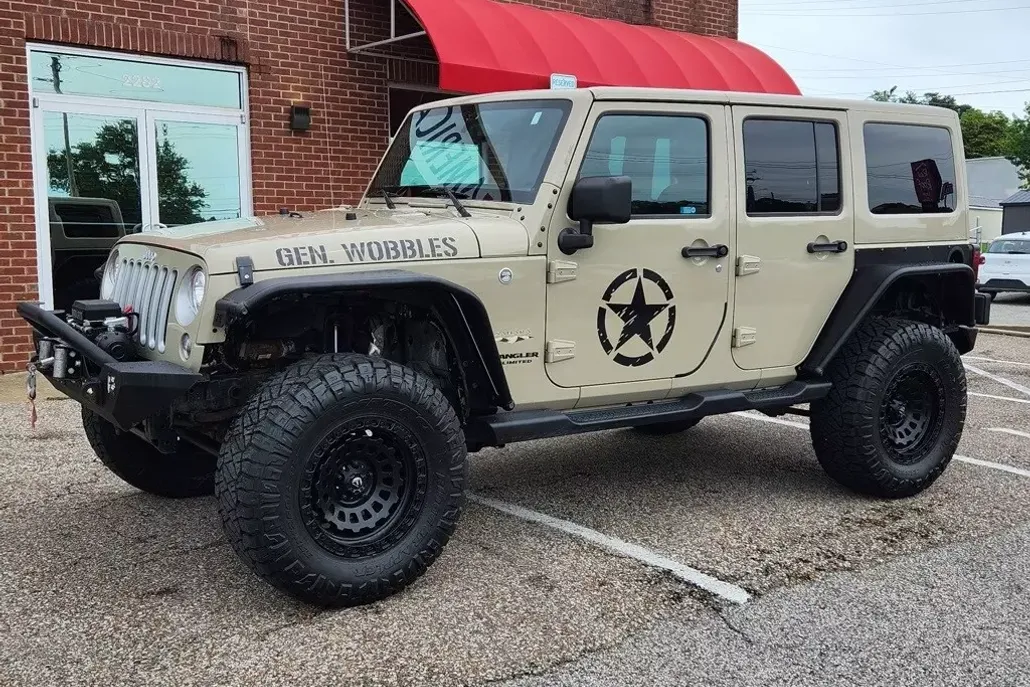 2017 Jeep Wrangler Unlimited Sahara photo 1