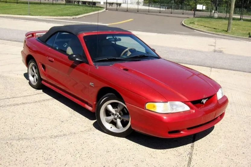 1995 Ford Mustang GT Convertible photo 1