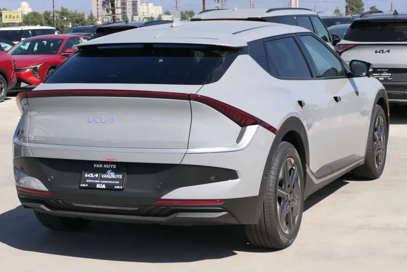 2025 Kia EV6 Light photo 1