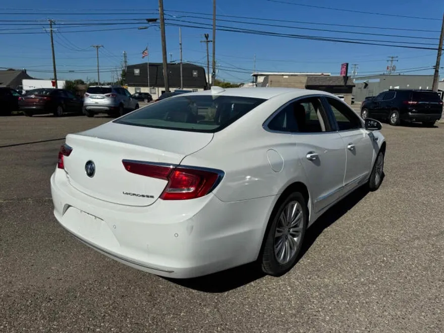 2018 Buick LaCrosse Essence photo 1