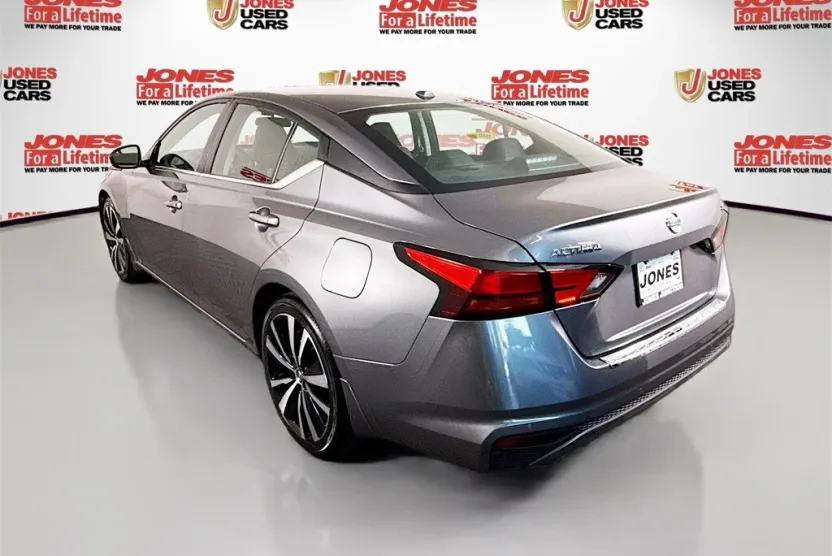 2021 Nissan Altima 2.5 SR photo 1