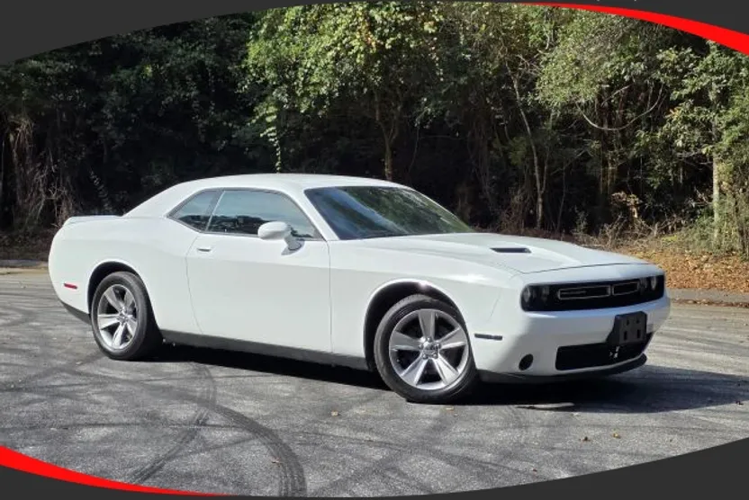 2018 Dodge Challenger SXT photo 1