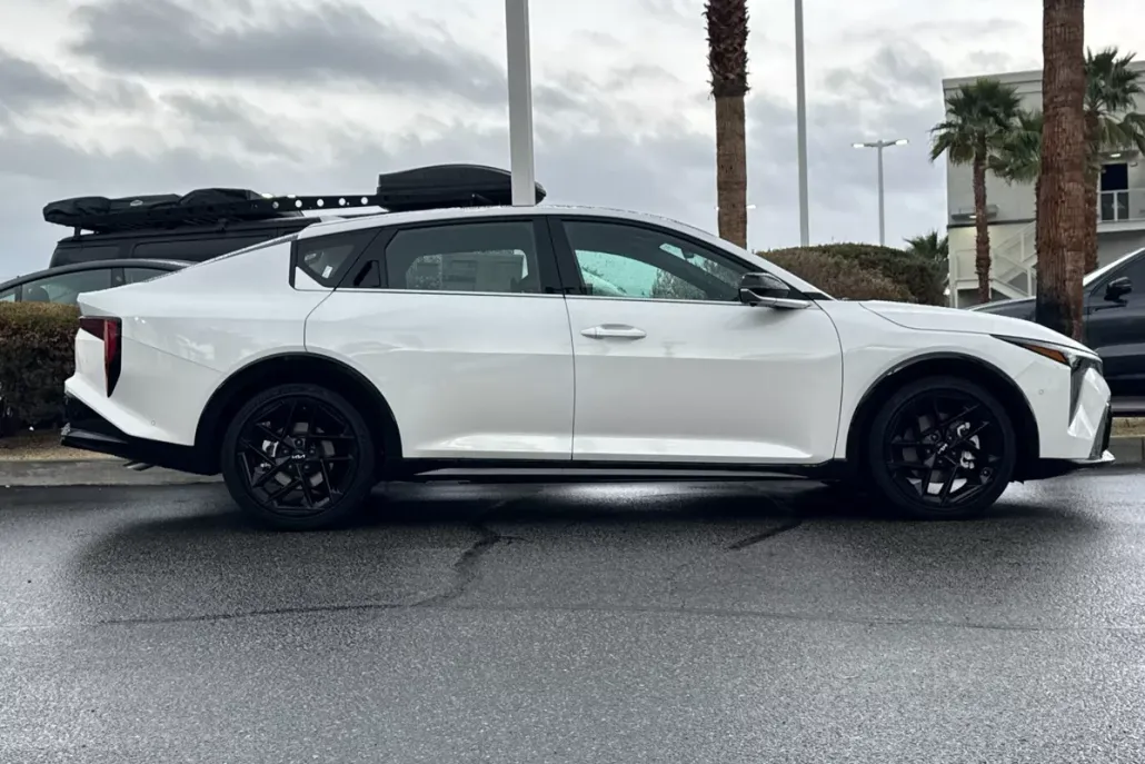 2025 Kia K4 GT-Line Turbo photo 1