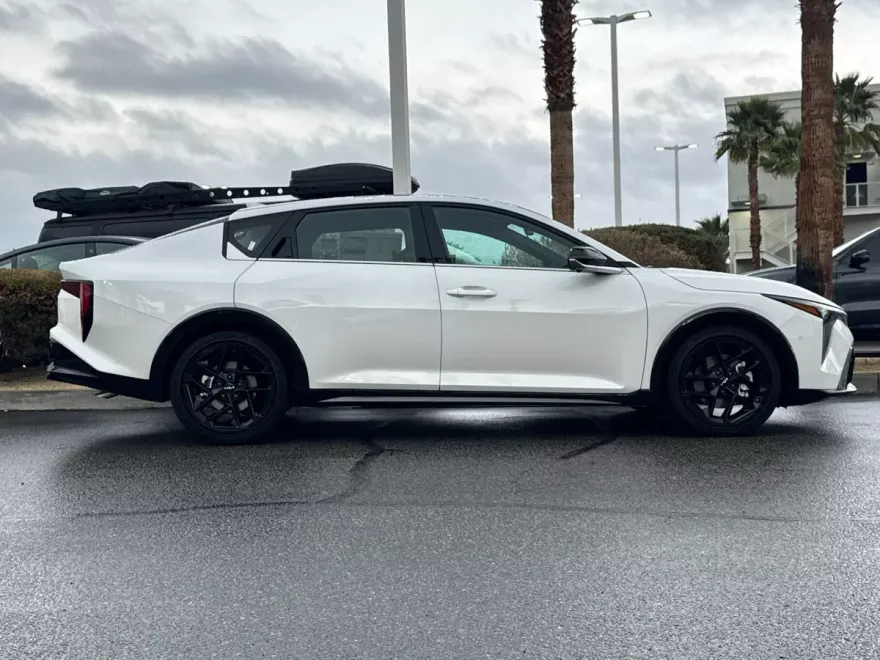 2025 Kia K4 GT-Line Turbo photo 1