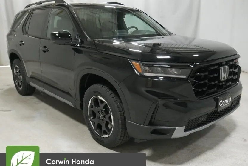 2025 Honda Pilot TrailSport photo 1