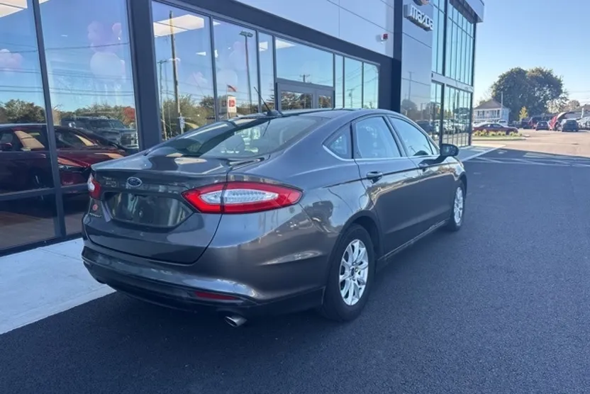 2015 Ford Fusion S photo 1