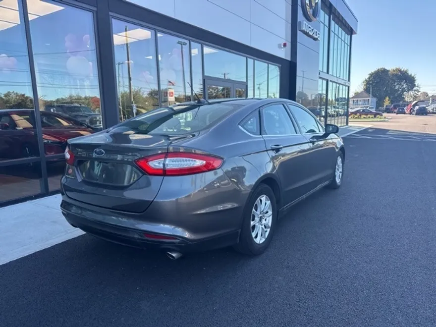 2015 Ford Fusion S photo 1