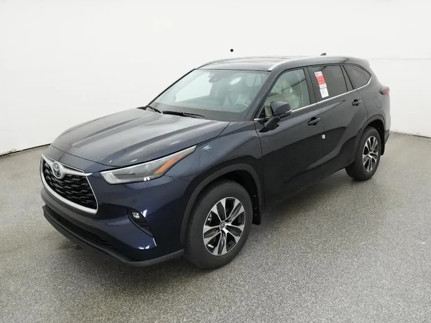 2025 Toyota Highlander XLE photo 1