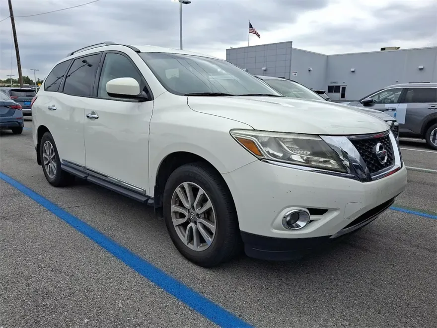 2014 Nissan Pathfinder SL photo 1
