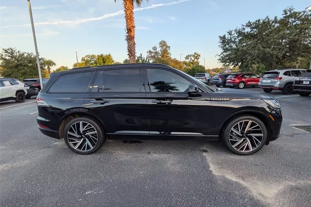 2025 Lincoln Aviator Black Label photo 1