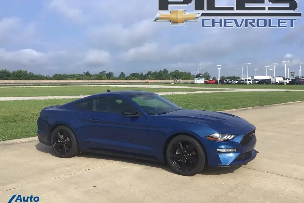2022 Ford Mustang EcoBoost photo 1