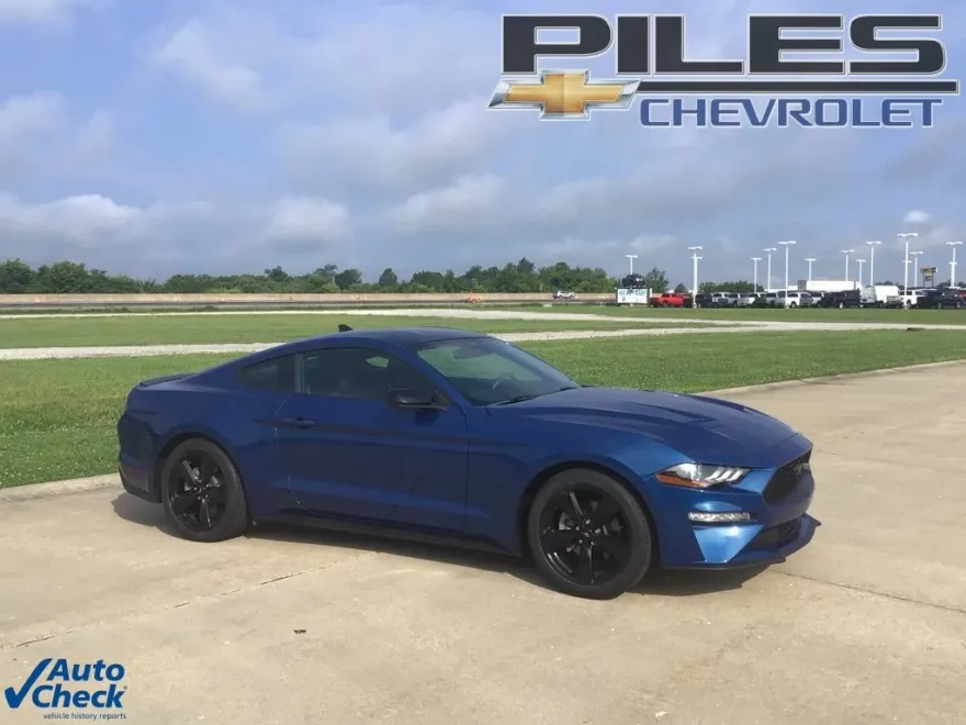 2022 Ford Mustang EcoBoost photo 1
