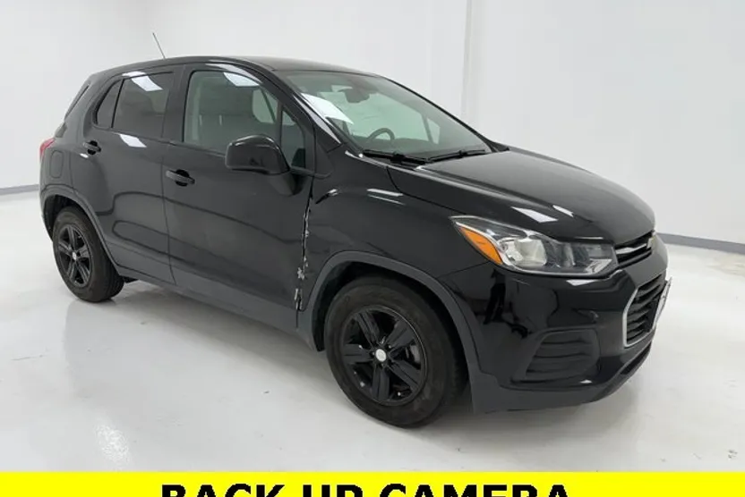 2020 Chevrolet Trax LS photo 1