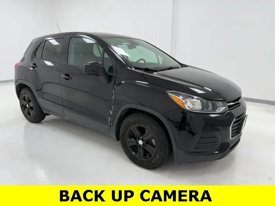 2020 Chevrolet Trax LS photo 1