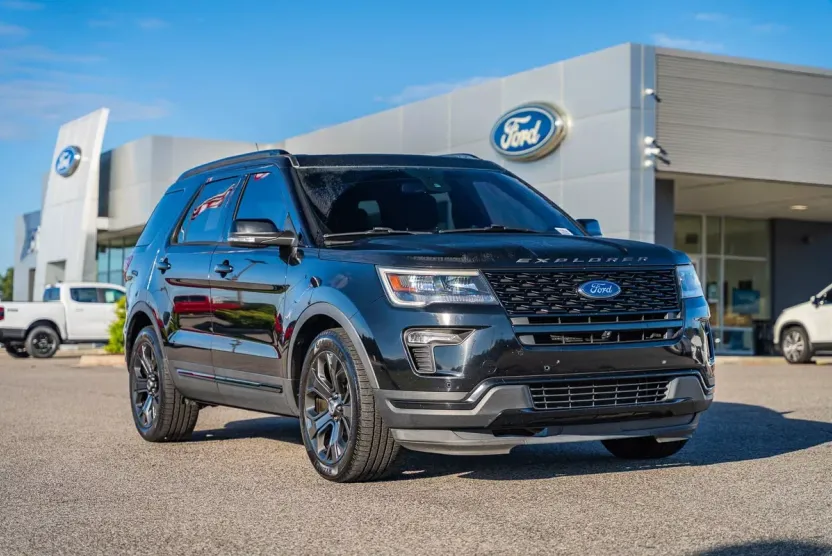 2018 Ford Explorer Sport photo 1