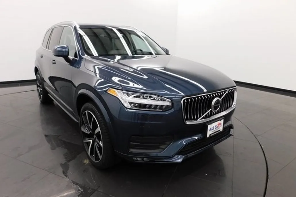 2022 Volvo XC90 T6 Momentum photo 1