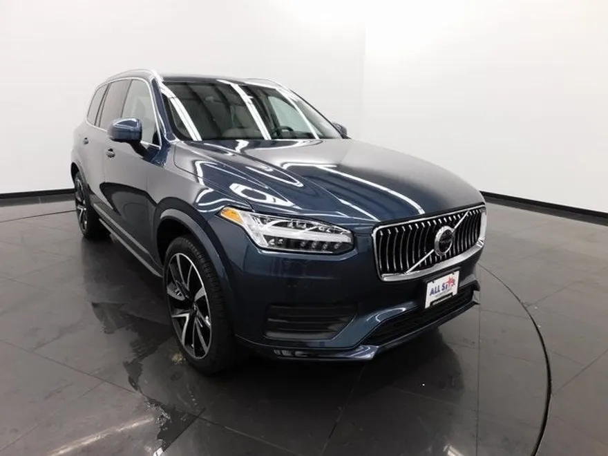 2022 Volvo XC90 T6 Momentum photo 1