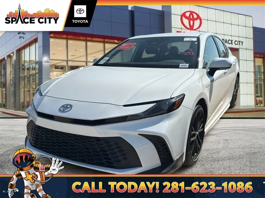 2025 Toyota Camry SE photo 1