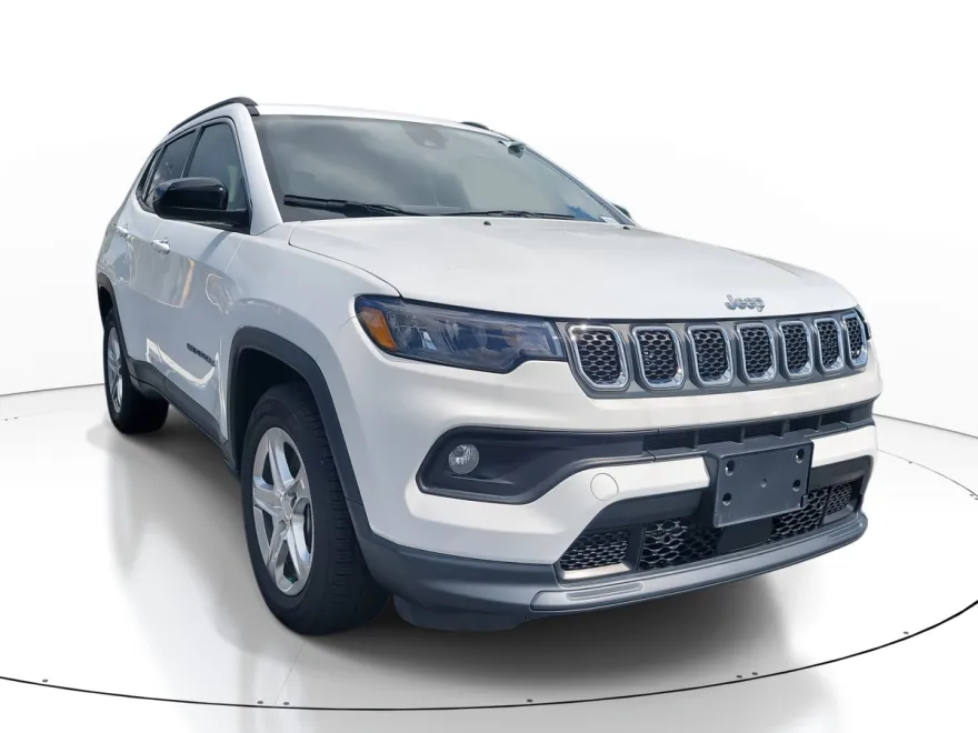 2023 Jeep Compass Latitude photo 1