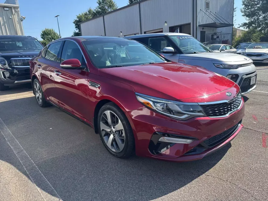 2019 Kia Optima S photo 1