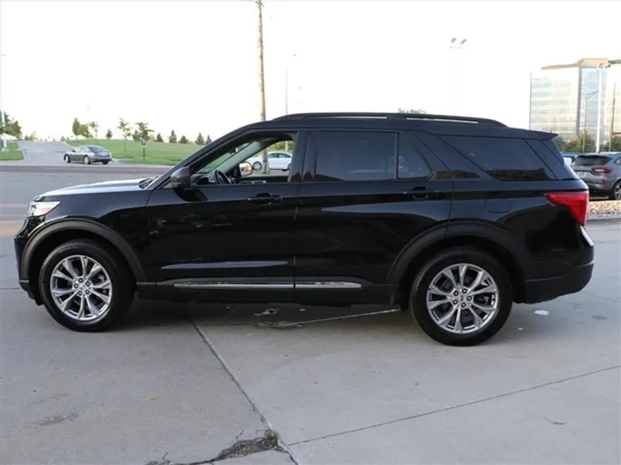 2022 Ford Explorer XLT photo 1