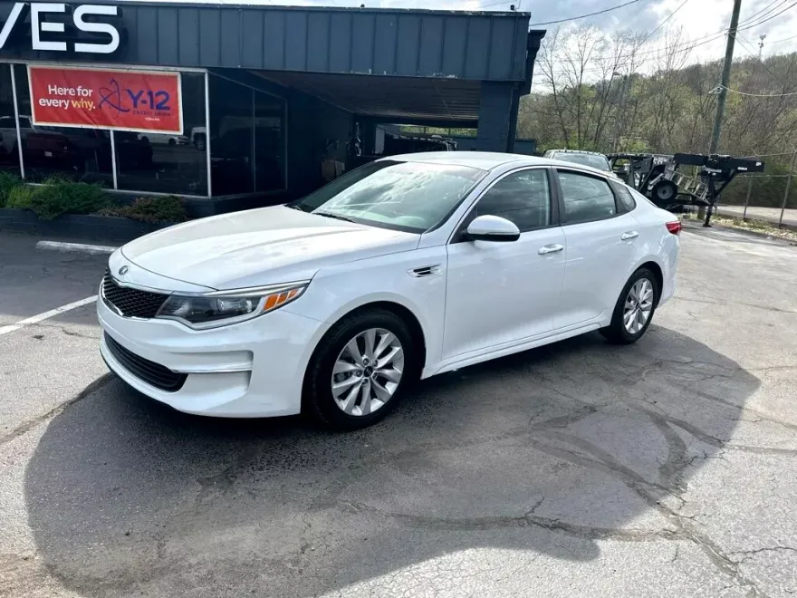 2016 Kia Optima LX photo 1