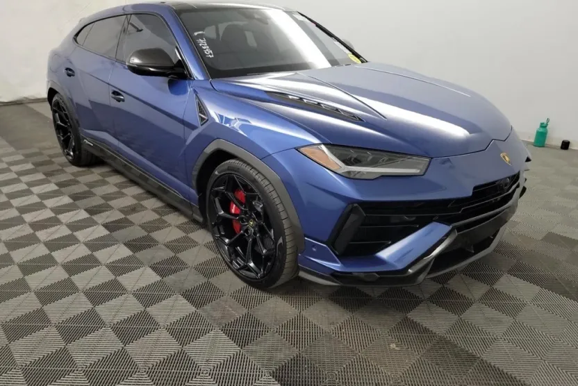 2024 Lamborghini Urus Performante photo 1