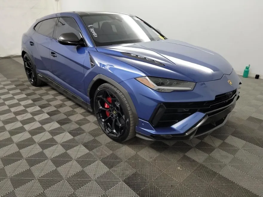 2024 Lamborghini Urus Performante photo 1