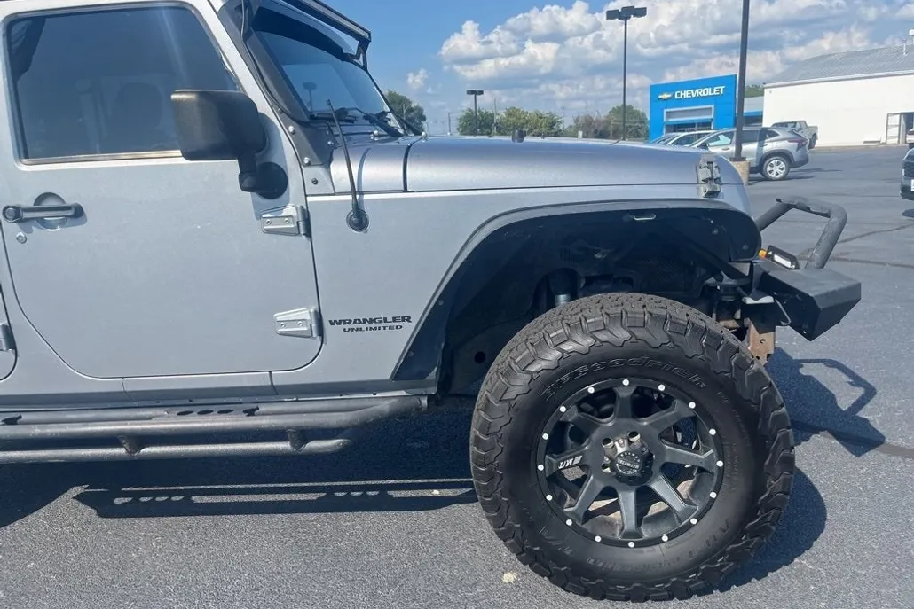 2014 Jeep Wrangler Unlimited Sahara photo 1