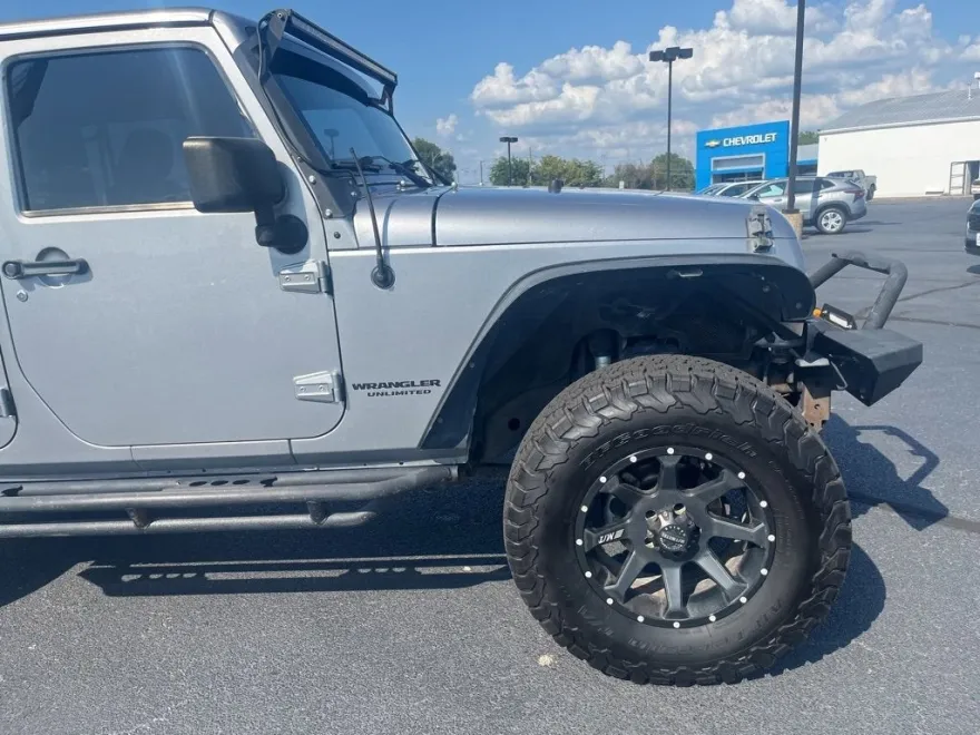 2014 Jeep Wrangler Unlimited Sahara photo 1