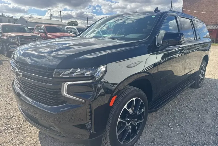 2024 Chevrolet Suburban RST photo 1