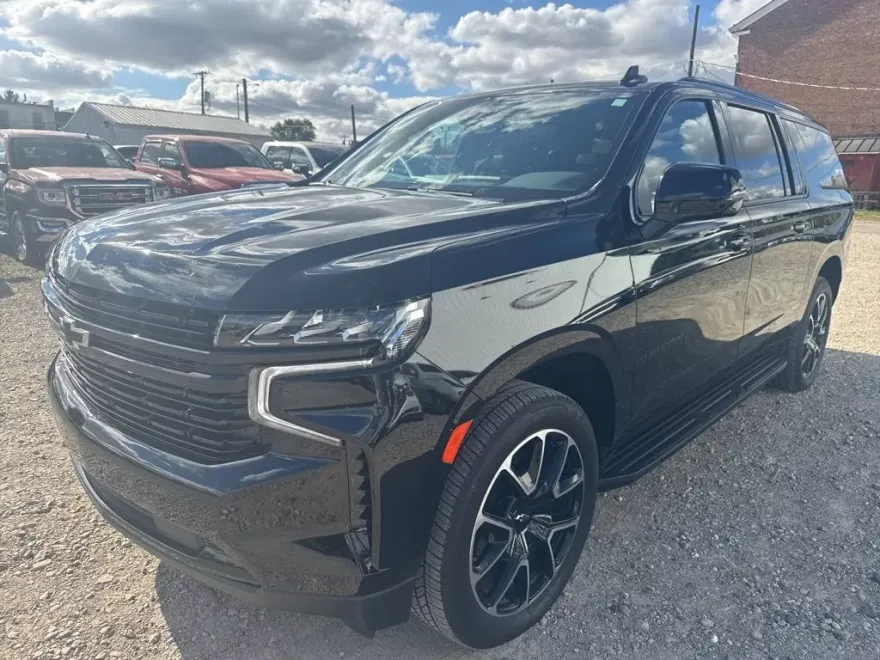 2024 Chevrolet Suburban RST photo 1
