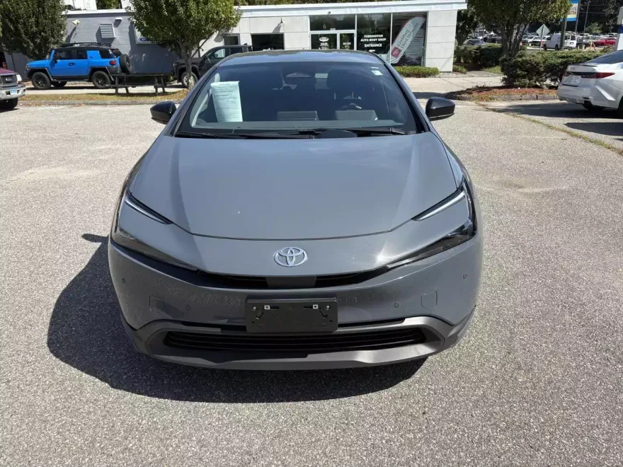 2025 Toyota Prius LE photo 1