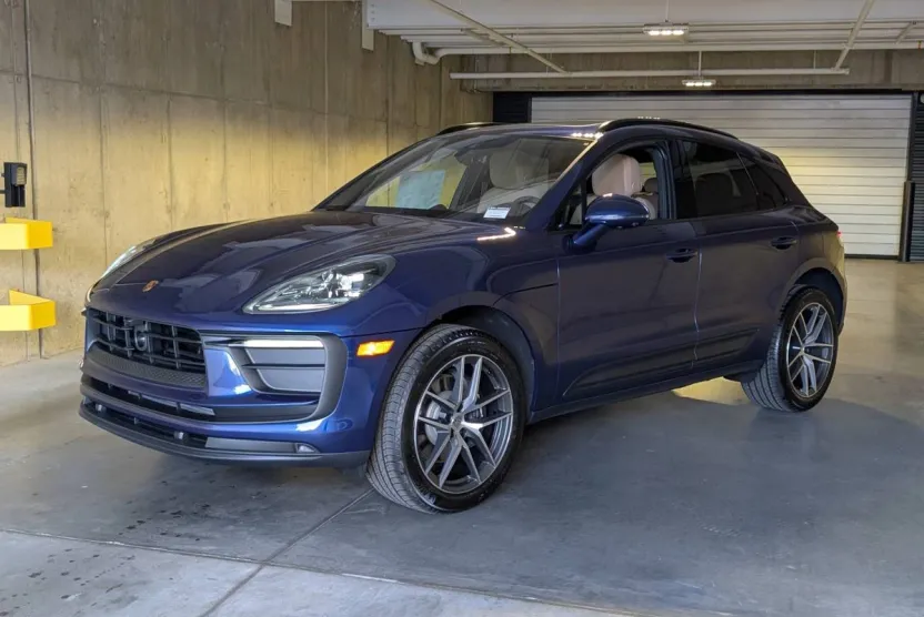 2026 Porsche Macan T photo 1