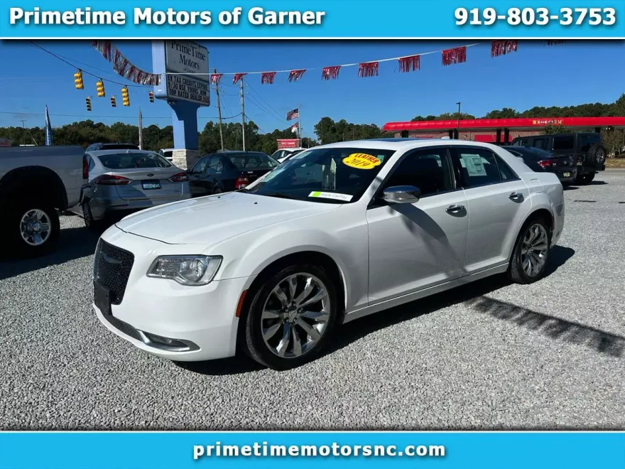 2019 Chrysler 300 Limited photo 1