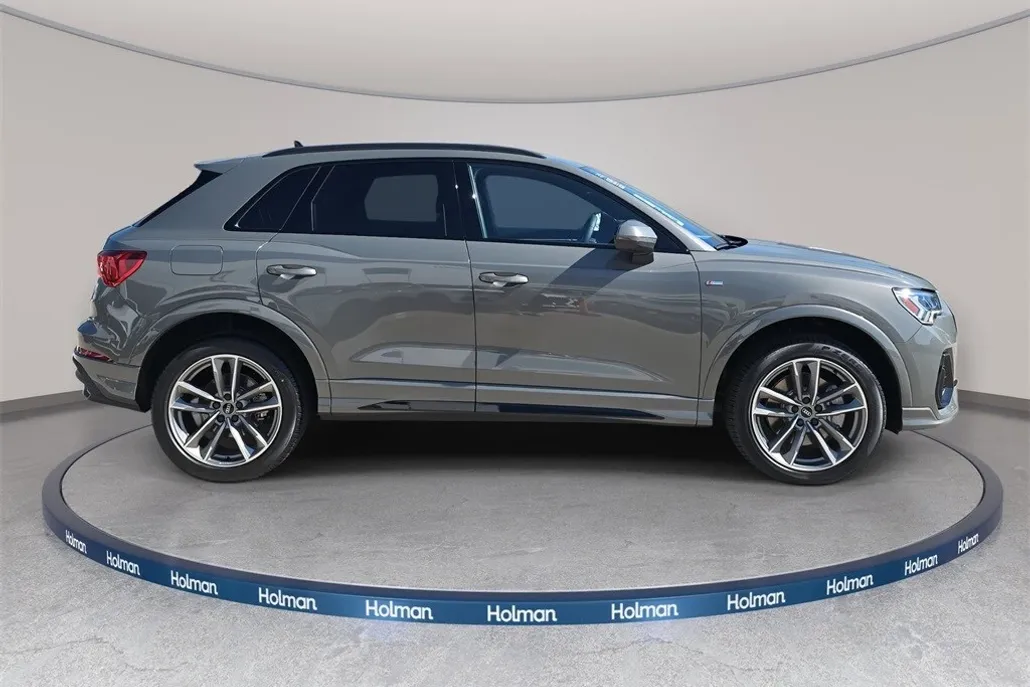 2025 Audi Q3 45 TFSI S line Premium photo 1
