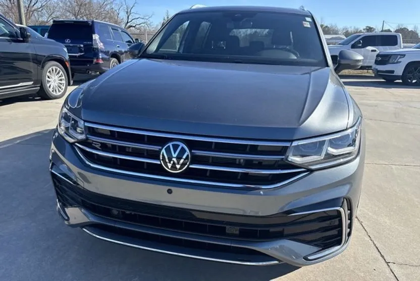 2024 Volkswagen Tiguan SEL R-Line Black photo 1